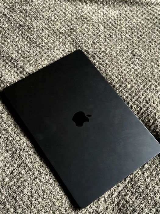 Продам MacBook Air 15" M2 (8/256 ГБ) Midnight