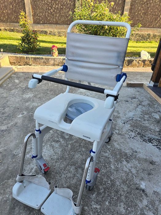 AQUATEC XL Ocean (до 180 кг) комбиниран стол за баня и тоалетна.