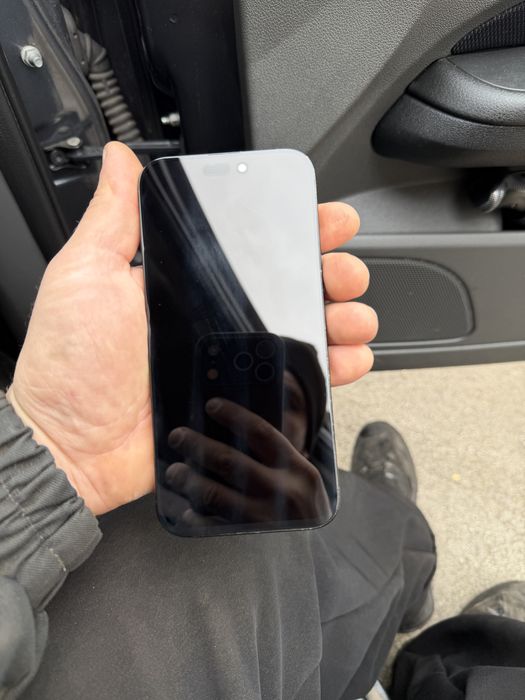 Продавам iPhone 16 pro max с 256GB