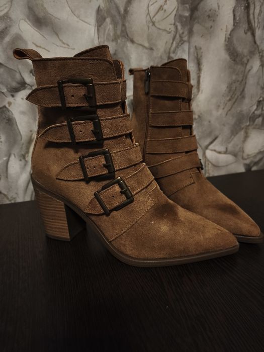 Срочно продам демисезонный ботинку