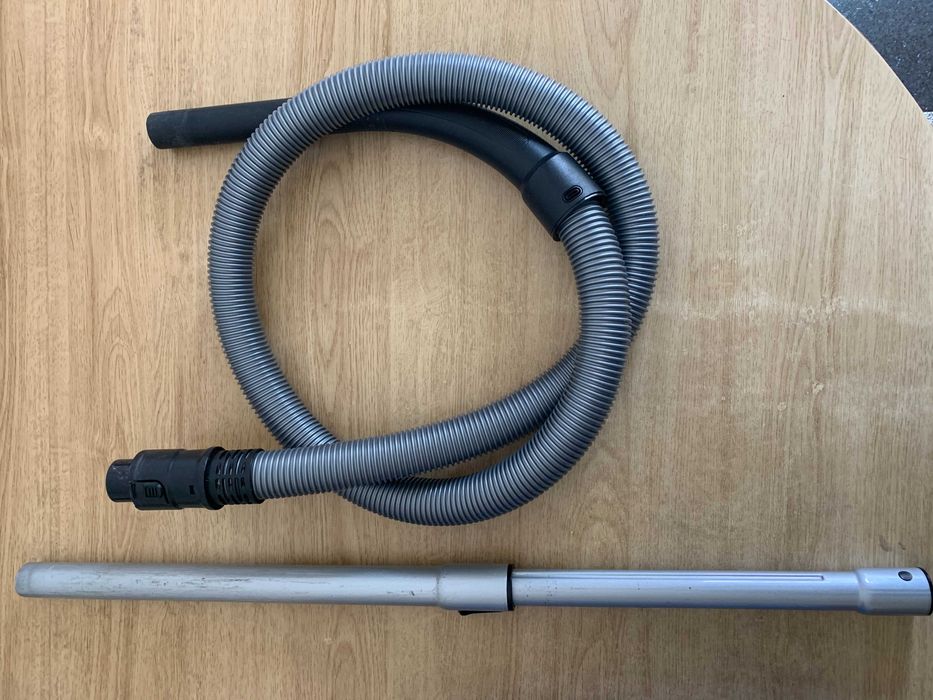 Прахосмукачка Philips FC9326 PowerPro Compact 750W с кош + накрайници