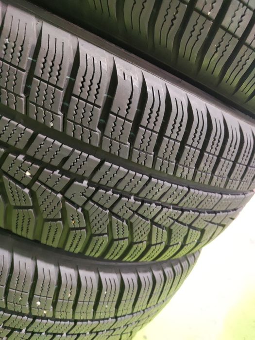 4 бр зимни 205/55/17 Hankook