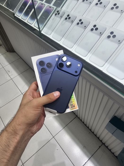 Iphone 17 pro blue