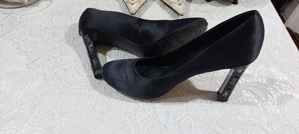 Продается женские туфли