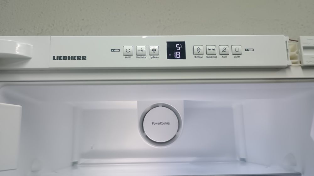 Хладилник с фризер за вграждане Liebherr
