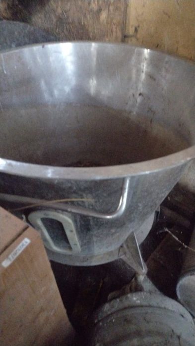 Vase inox alimentar in jur de 100 litri