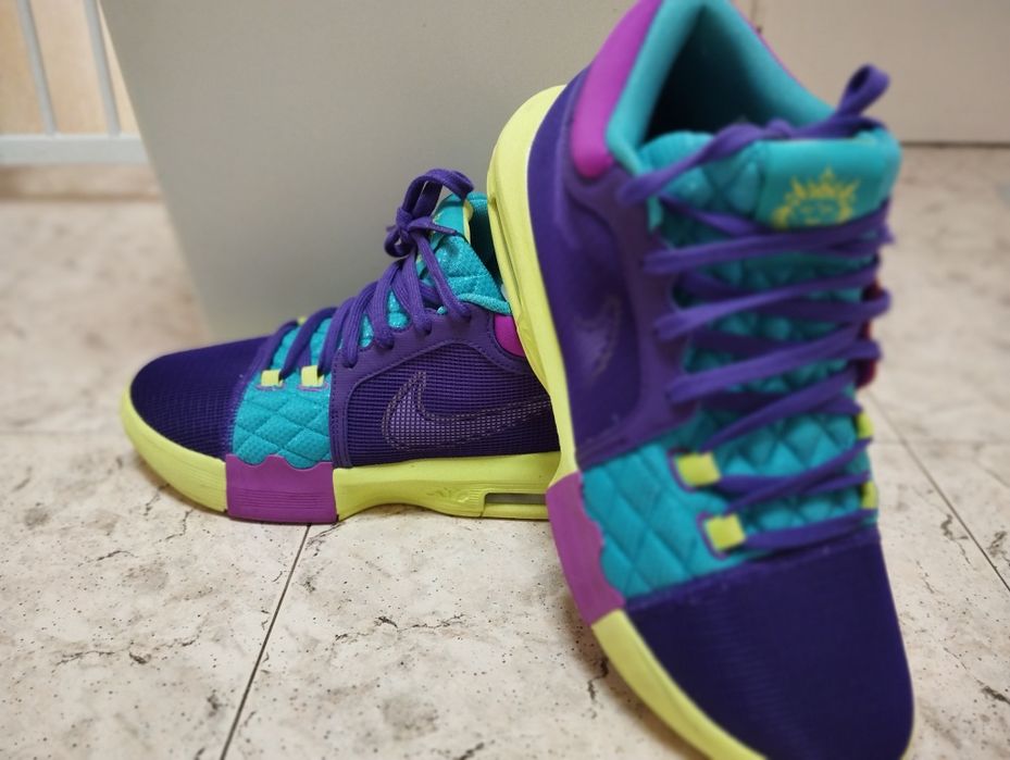 Омекотени баскетболни маратонки NIKE  LeBron Witness 8