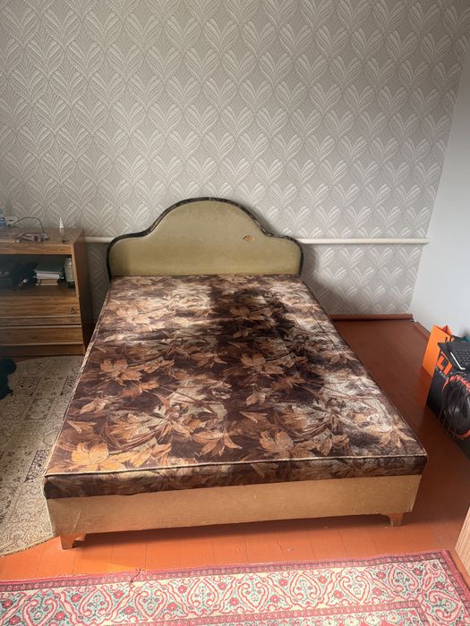 Кровать спальная