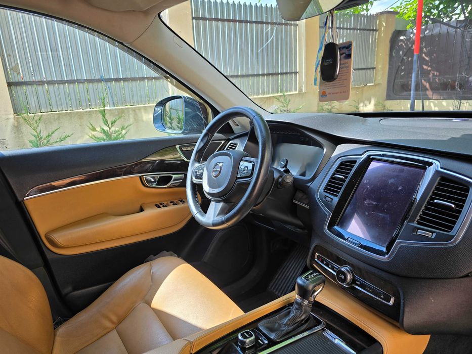 Volvo XC90 mașina personală întreținută la zi