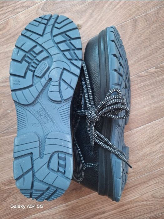 Продам ботинки летние