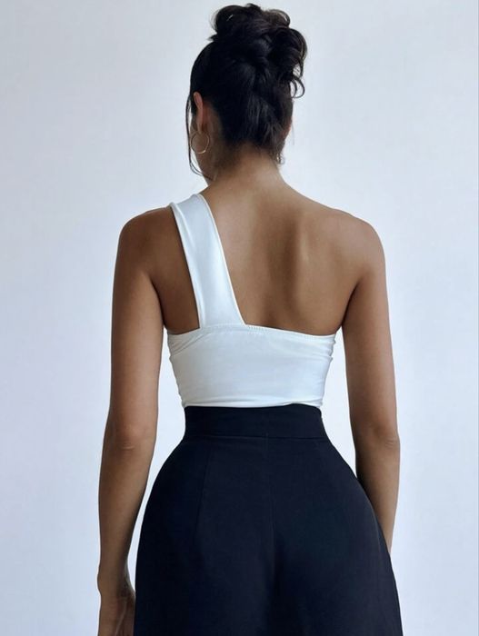 Бял потник с панделка