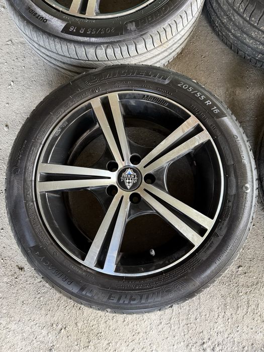 Джанти със гуми.