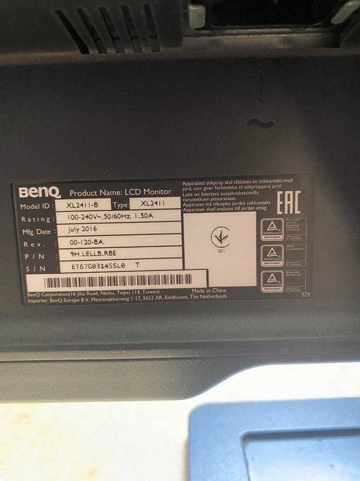 Настолен компютър и монитор