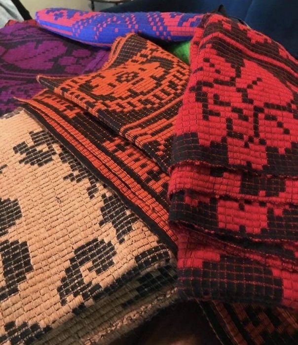 Pături vechi, țesute manual