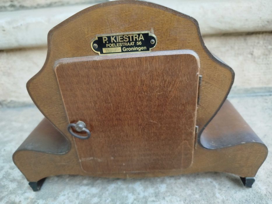 Стар каминен часовник