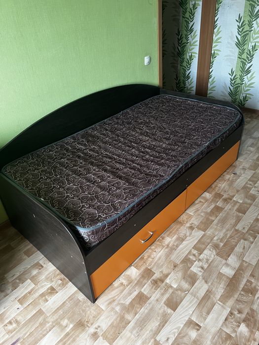 Кровть 2шт с столом