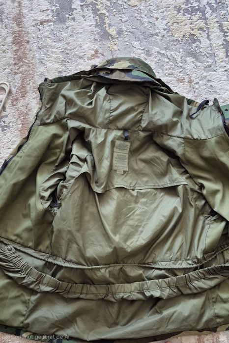 Jacheta de ploaie( intemperii) camuflaj