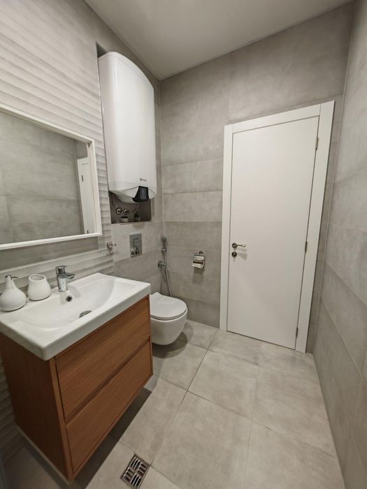 Дава се под наем Двустаен апартамент в Варна, Център - 85 кв.м за 718.08 € - Снимка #6