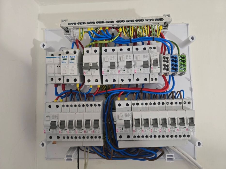 Fac instalație electrici case apartamente garsoniere