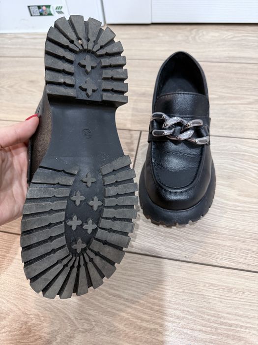 Продам женские ботинки