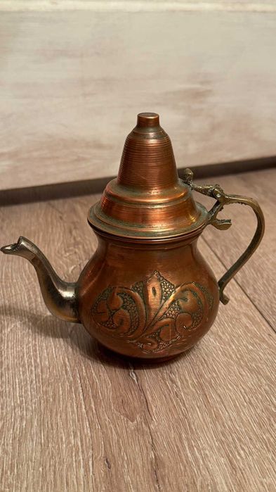 Кован меден малък чайник– бижу, 60те г. Прекрасен декор!