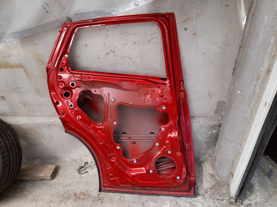 Задна лява  врата мазда цх3 Mazda CX3