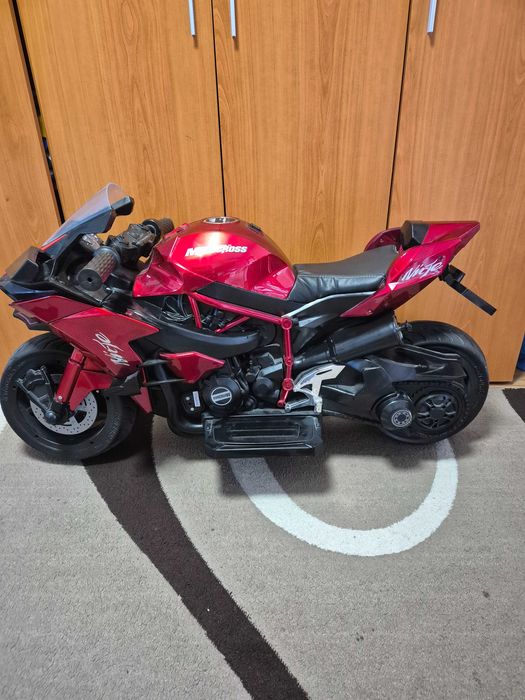 Акумулаторен мотор