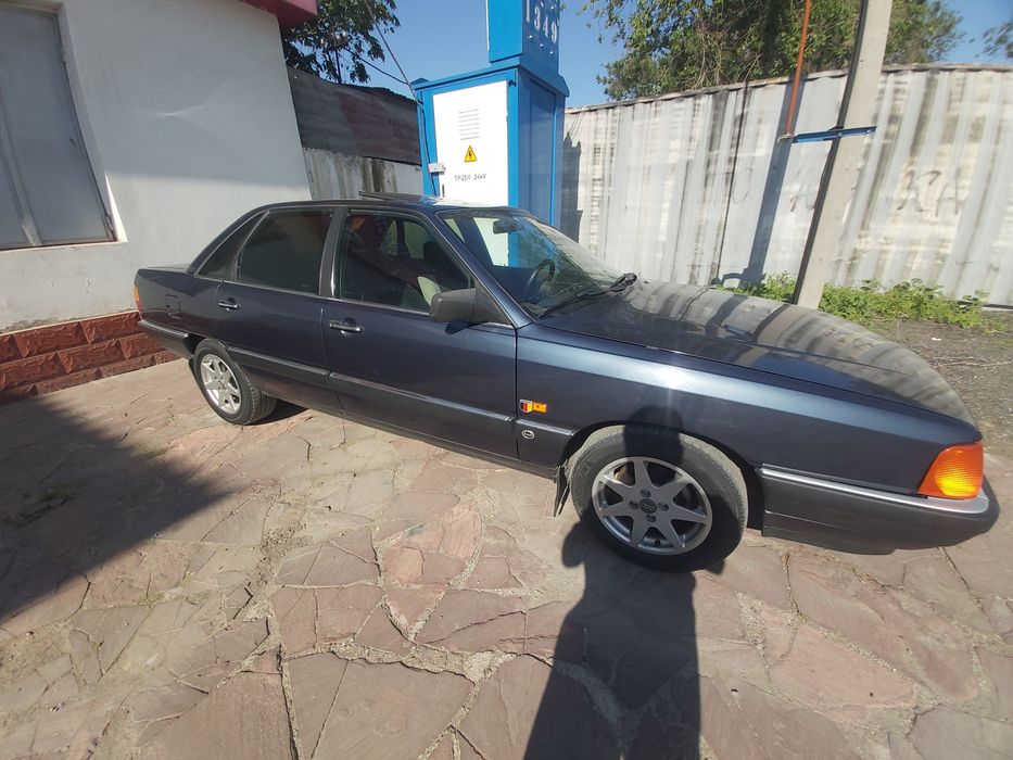 Продам  audi 100 1.8л
