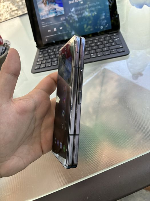 Samsung Fold 5 512 gb ram