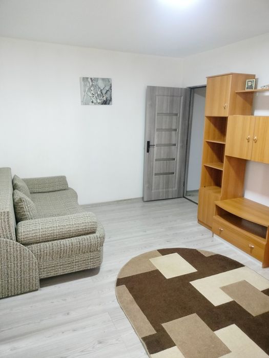 Apartament 2 cam , semidecomandat,,zona vest-podul înalt,etj 2 multiple îmbunătățiri.