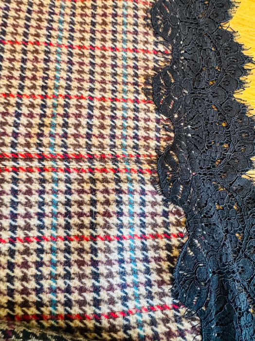 Италианска Рокля каре с вълна и дантела