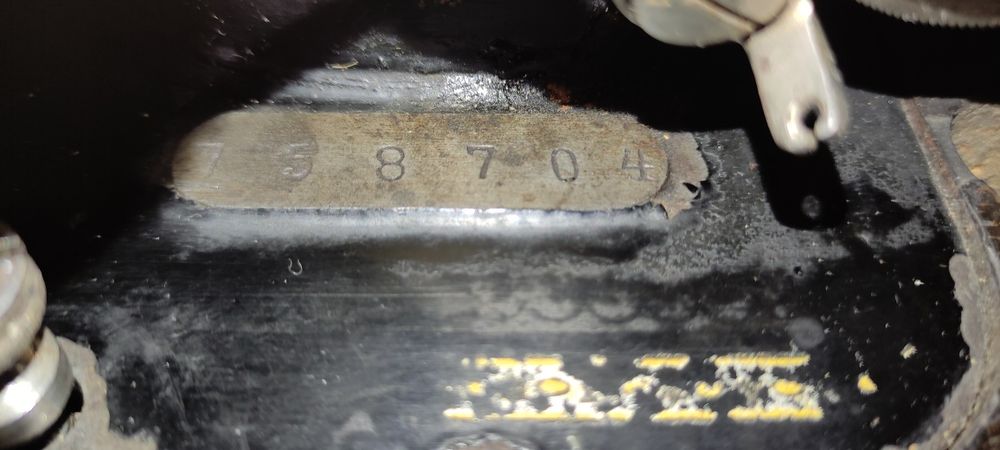 Продам швейную машинку зингер