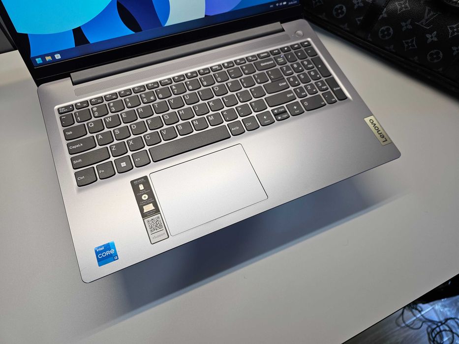 ПРОДАМ Lenovo IdeaPad 15IRU Ноутбук Core™i3-1305U/8GB/256SSD/15.6"FHD.