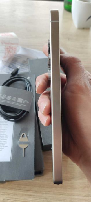 Продавам S25 Ultra 512 GB като нов