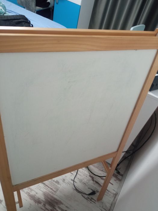 Vând tabla de scris.