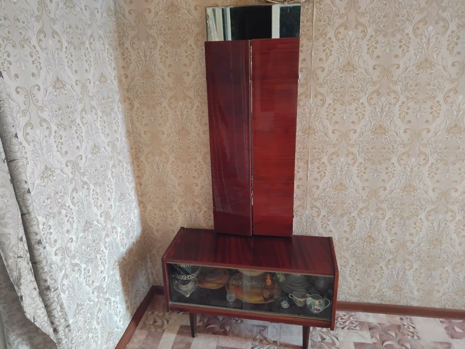 Зеркальная тумба