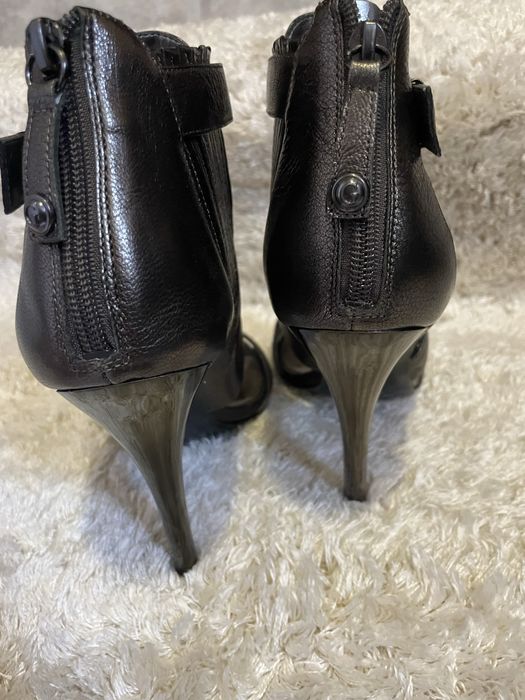 Дамски сандали Guess