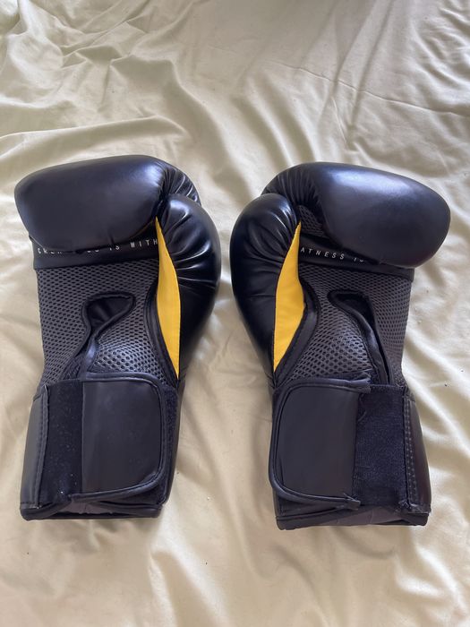 Боксерские перчатки