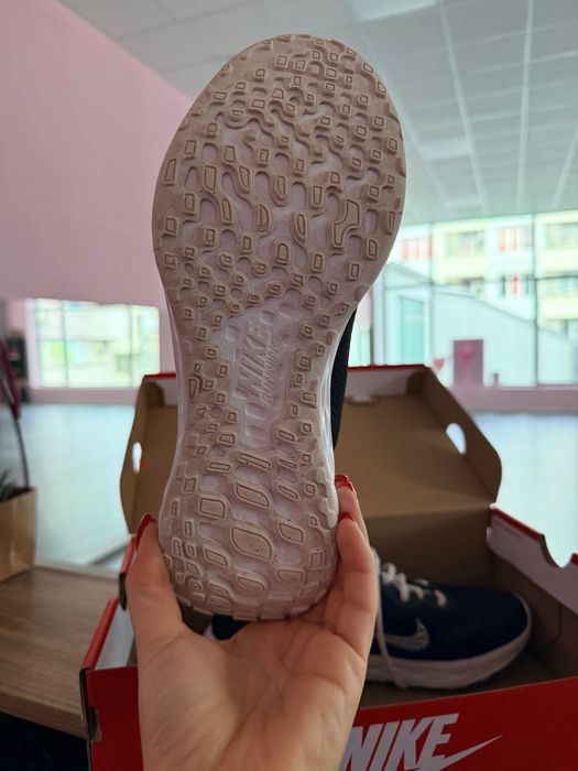 Нови маратонки NIKE