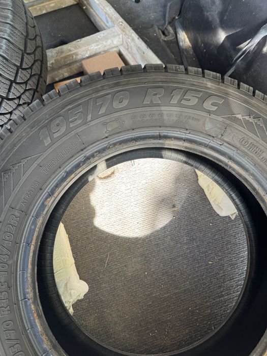 Продавам 2бр зимни гуми за бус