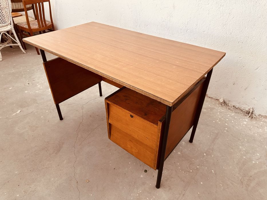 Винтидж италианско бюро Mid-Century Modern – 60/70-те години