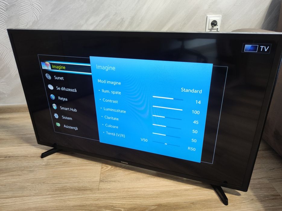 Televizor Samsung Smart TV 105 cm
