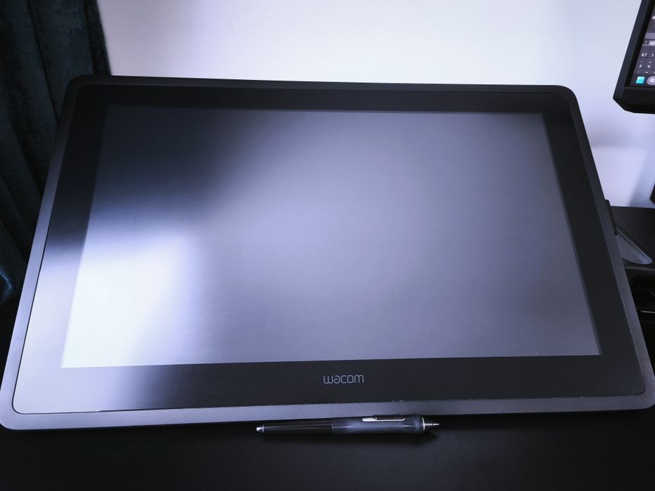 Wacom Cintiq 22HD DTK-2200 – stare excelentă, pen și accesorii incluse