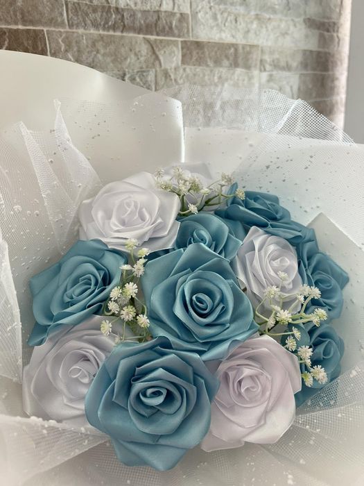 Букет от сатенени рози с безплатна доставка