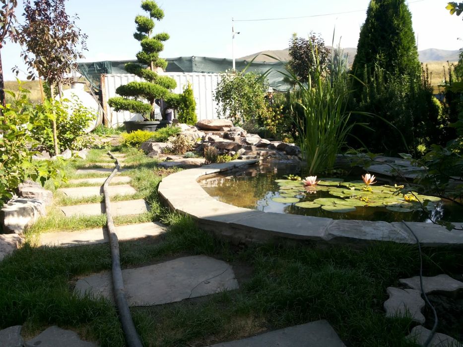 Водопады, фонтаны с бассейном ,искусственные водоёмы,  пруды