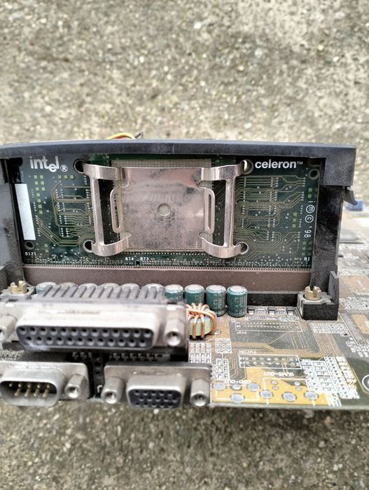 Стара дънна платка с процесор