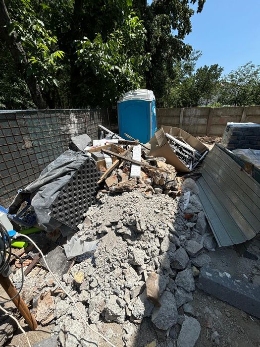 Transport moloz Evacuare moloz Debarasare apartamente