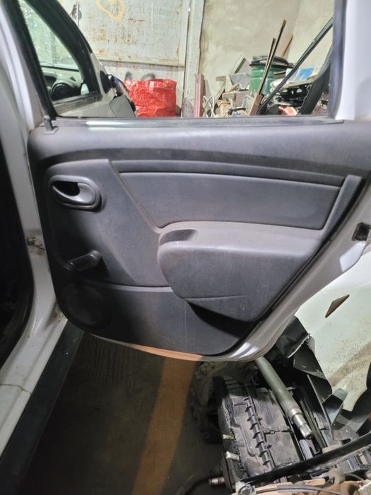 Обшивка дверей Рено Дастер