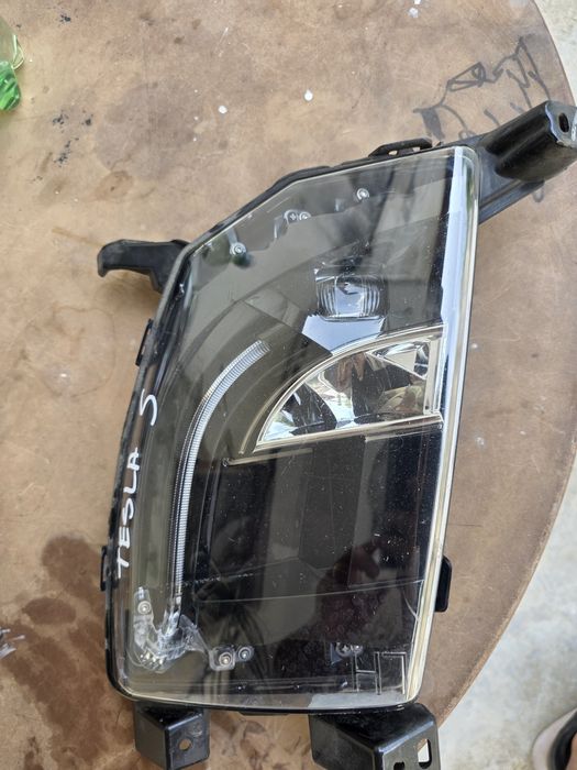 Tesla S ляв халоген