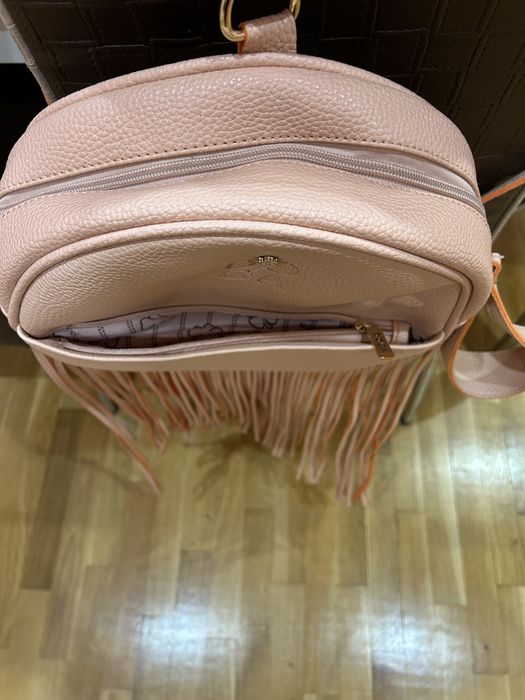 Продавам  дамска чанта Doca